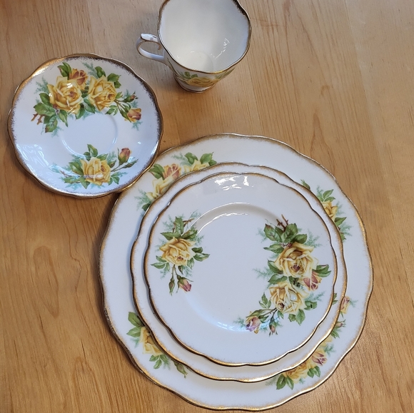 Royal Albert Yellow Tea Rose 5 Piece Set - Picture 5 of 7
